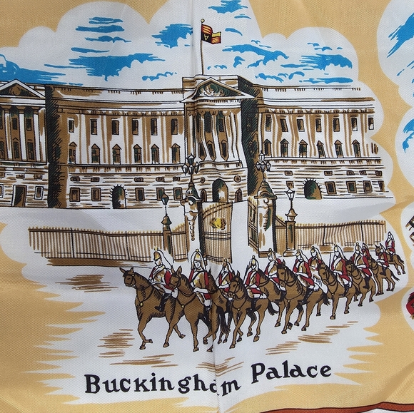 London Landmarks Souvenir Scarf - Made in Japan - Picture 7 of 8